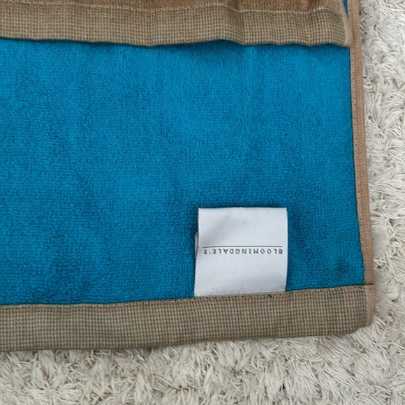 Bloomingdale's Big Brown Towel with Tan Border - Picture 3 of 4